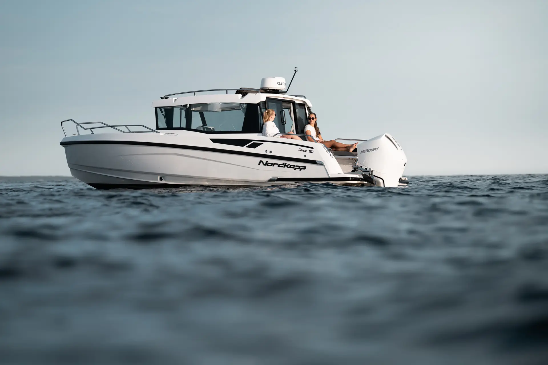 Nordkapp Coupe 780 exterior performance and deck image 2