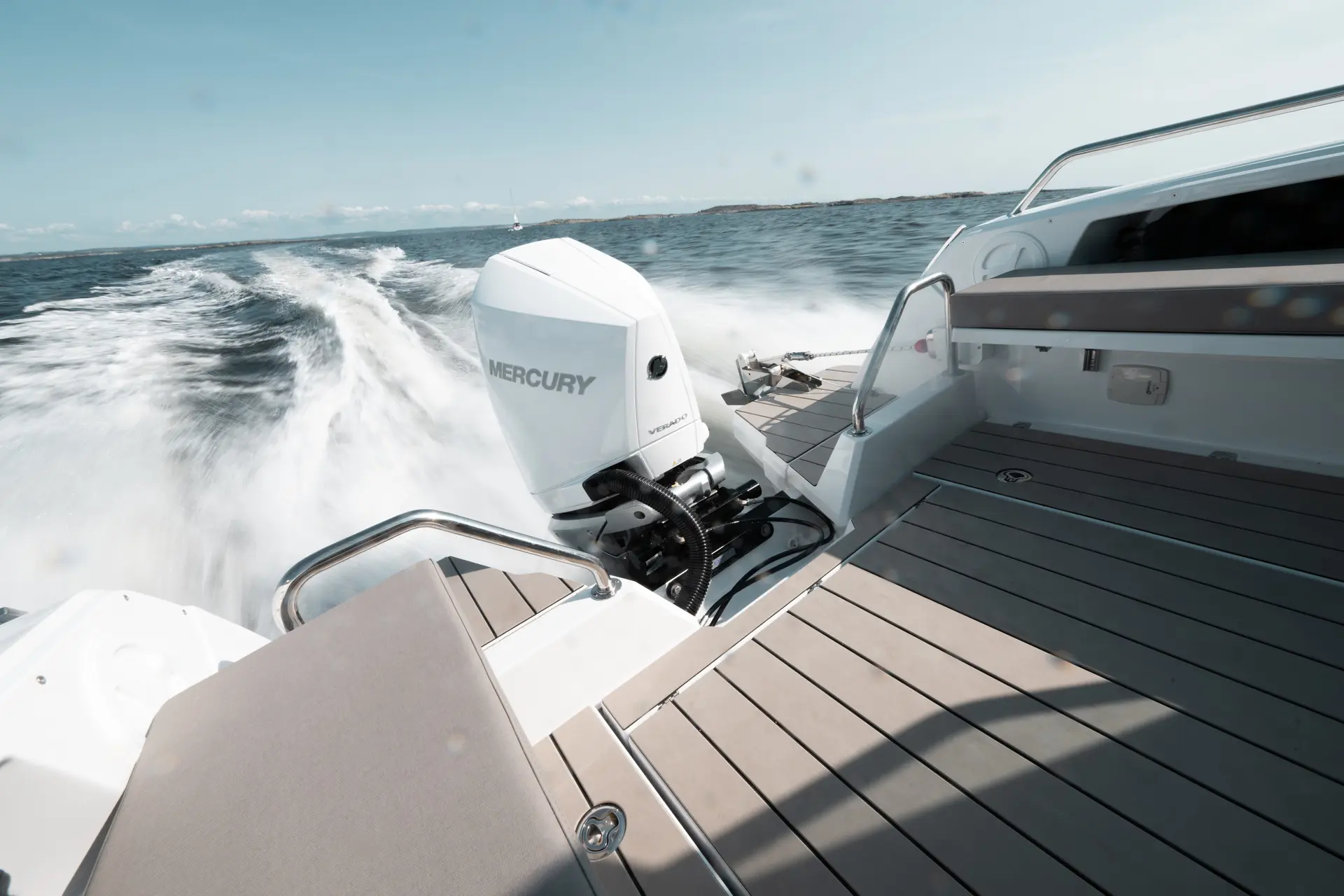 Nordkapp Coupe 780 exterior performance and deck image 3