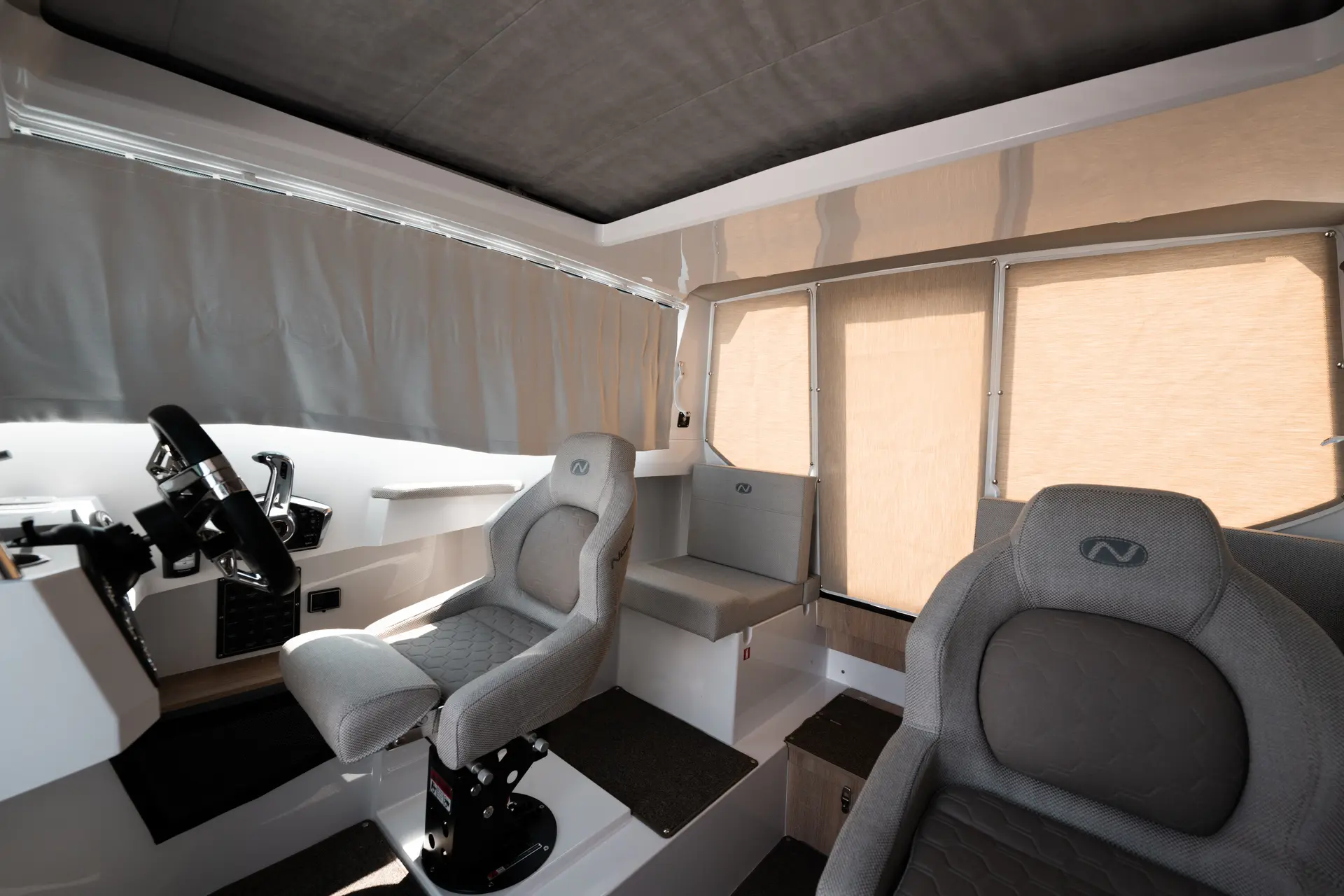 Coupe 780 protected wheelhouse