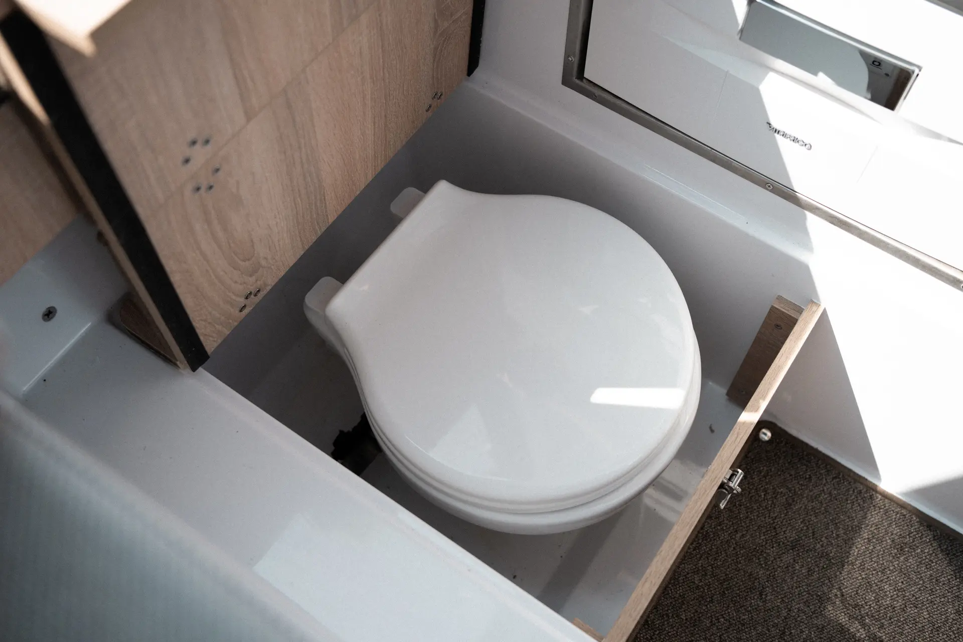 Coupe 780 private toilet