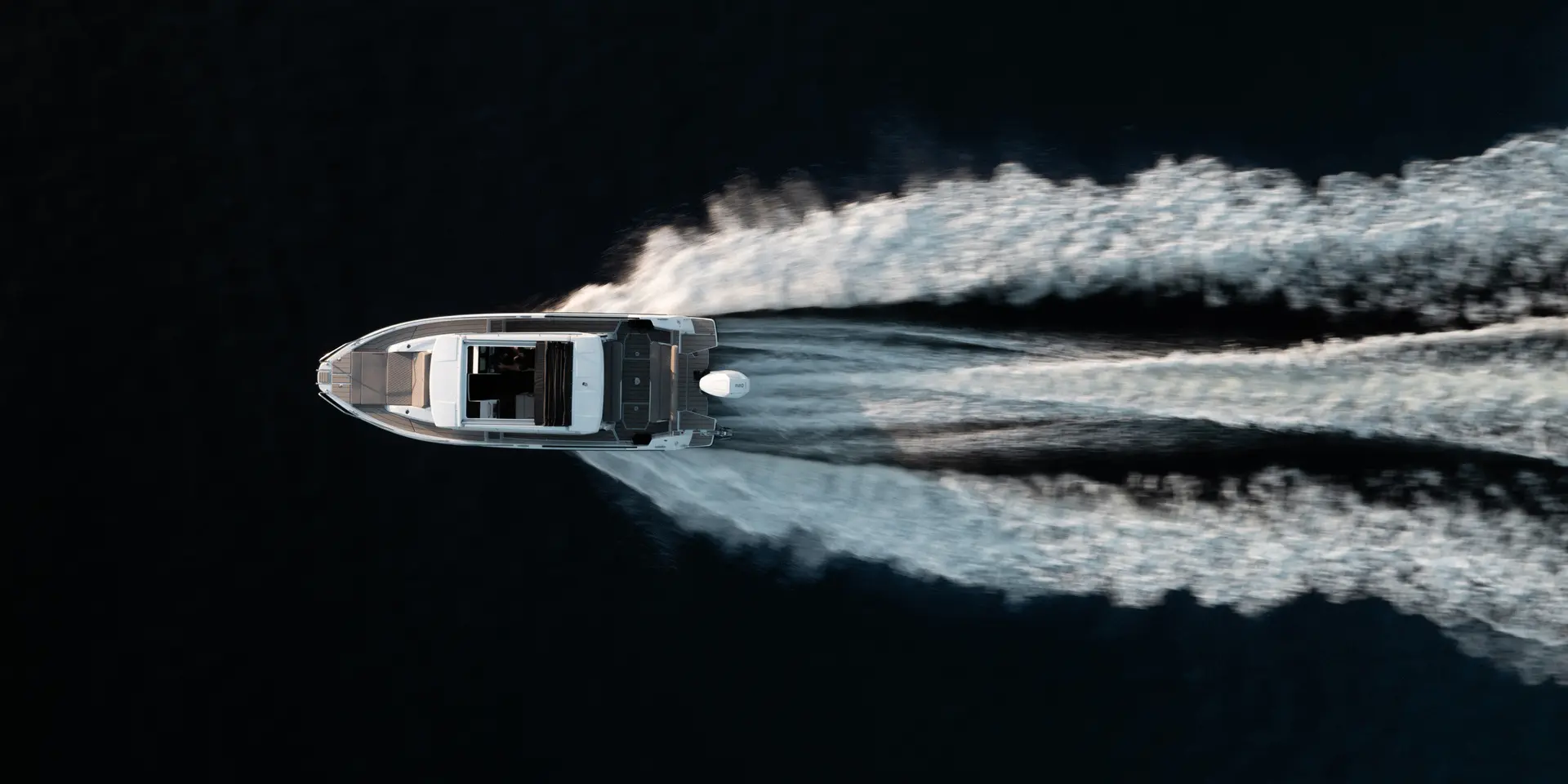 Nordkapp Coupe 830 exterior performance and deck image 1