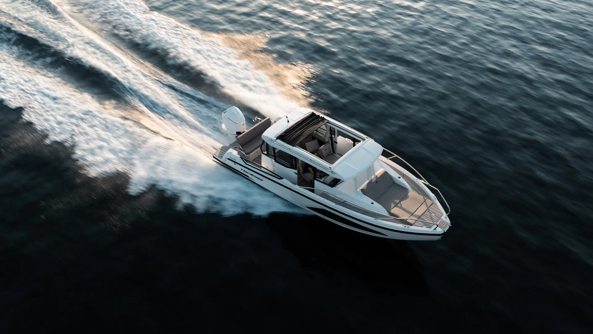 Nordkapp Coupe 830 exterior performance and deck image 6