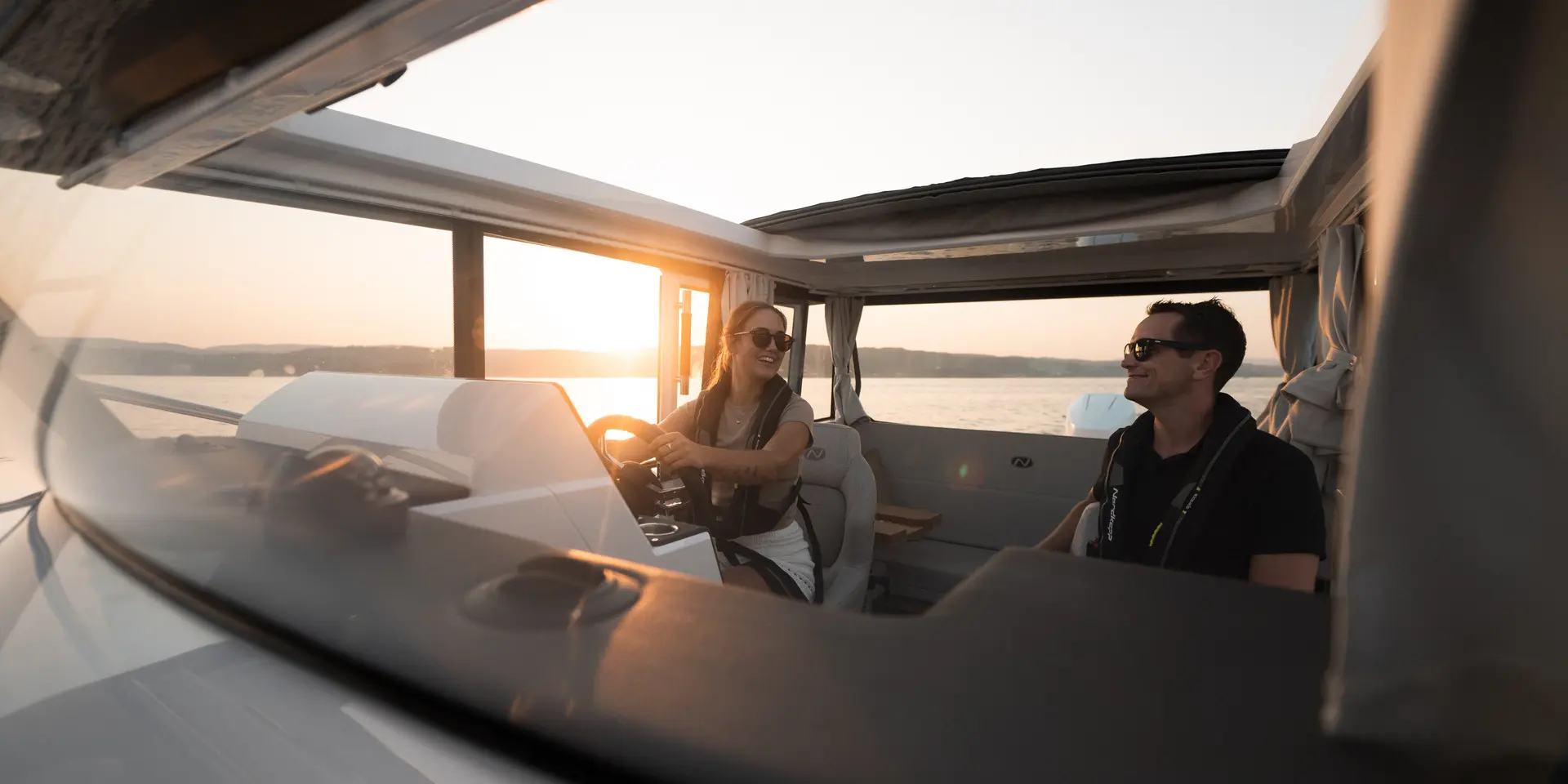 Nordkapp Coupe 830 wheelhouse cabin and interior image 9