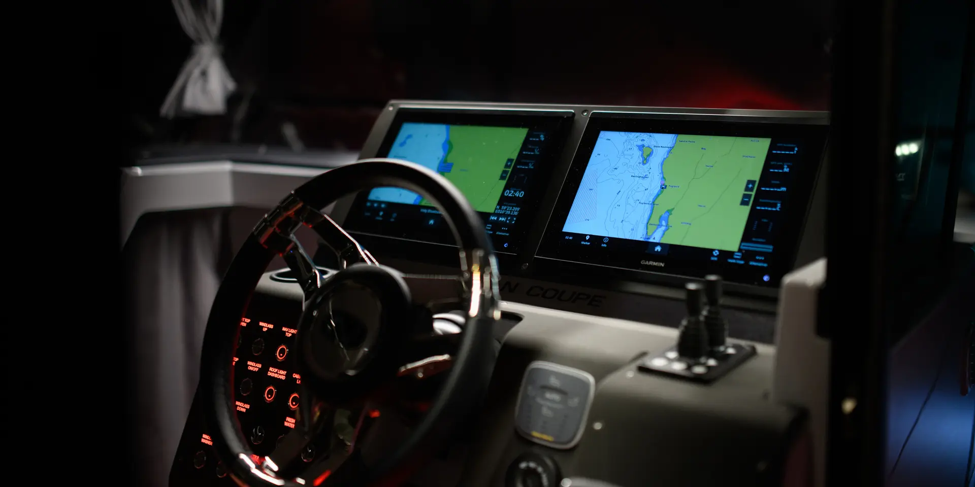 Coupe 905 V12 v12 command centre
