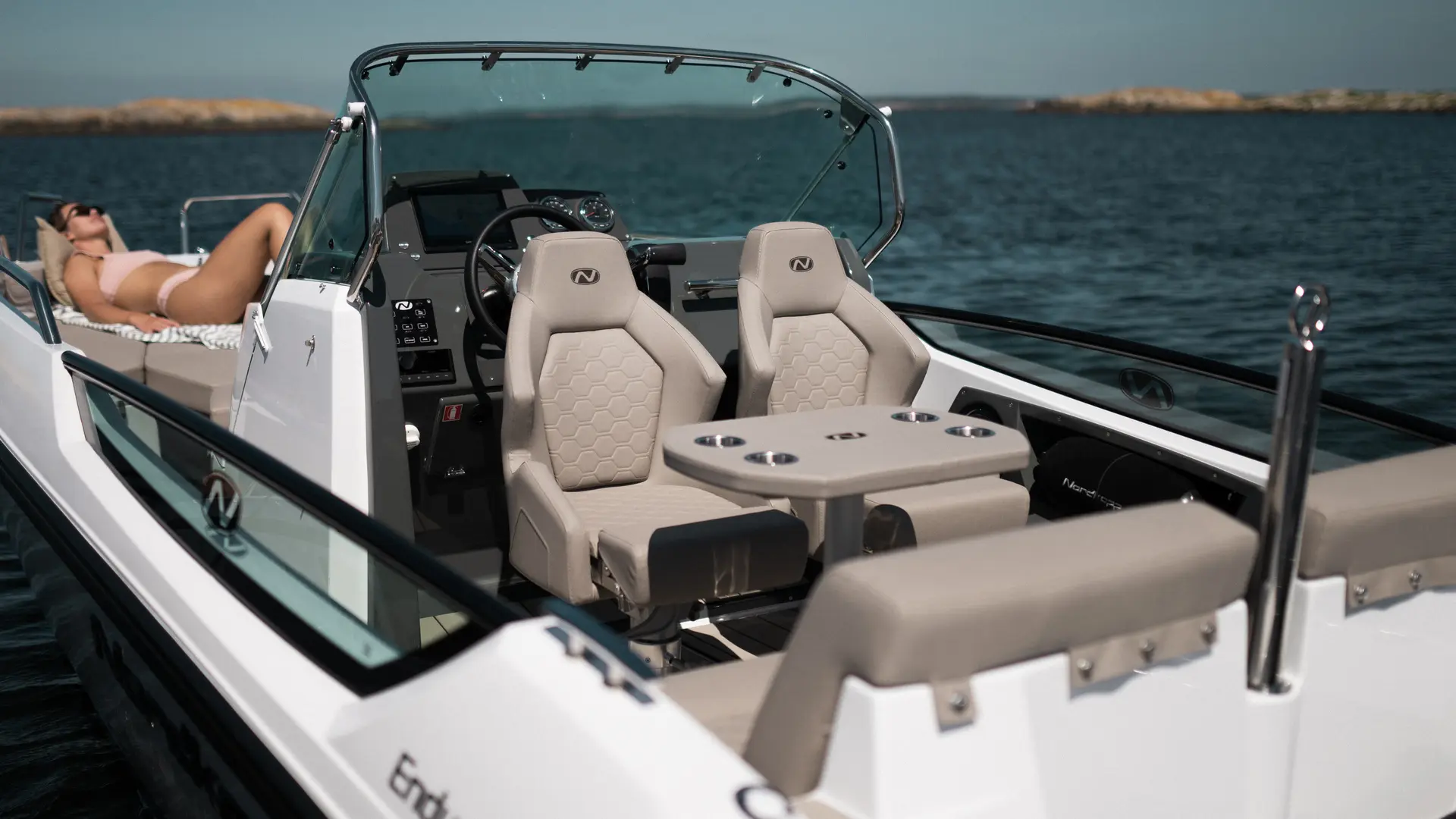 Nordkapp Enduro 605 exterior performance and deck image 3