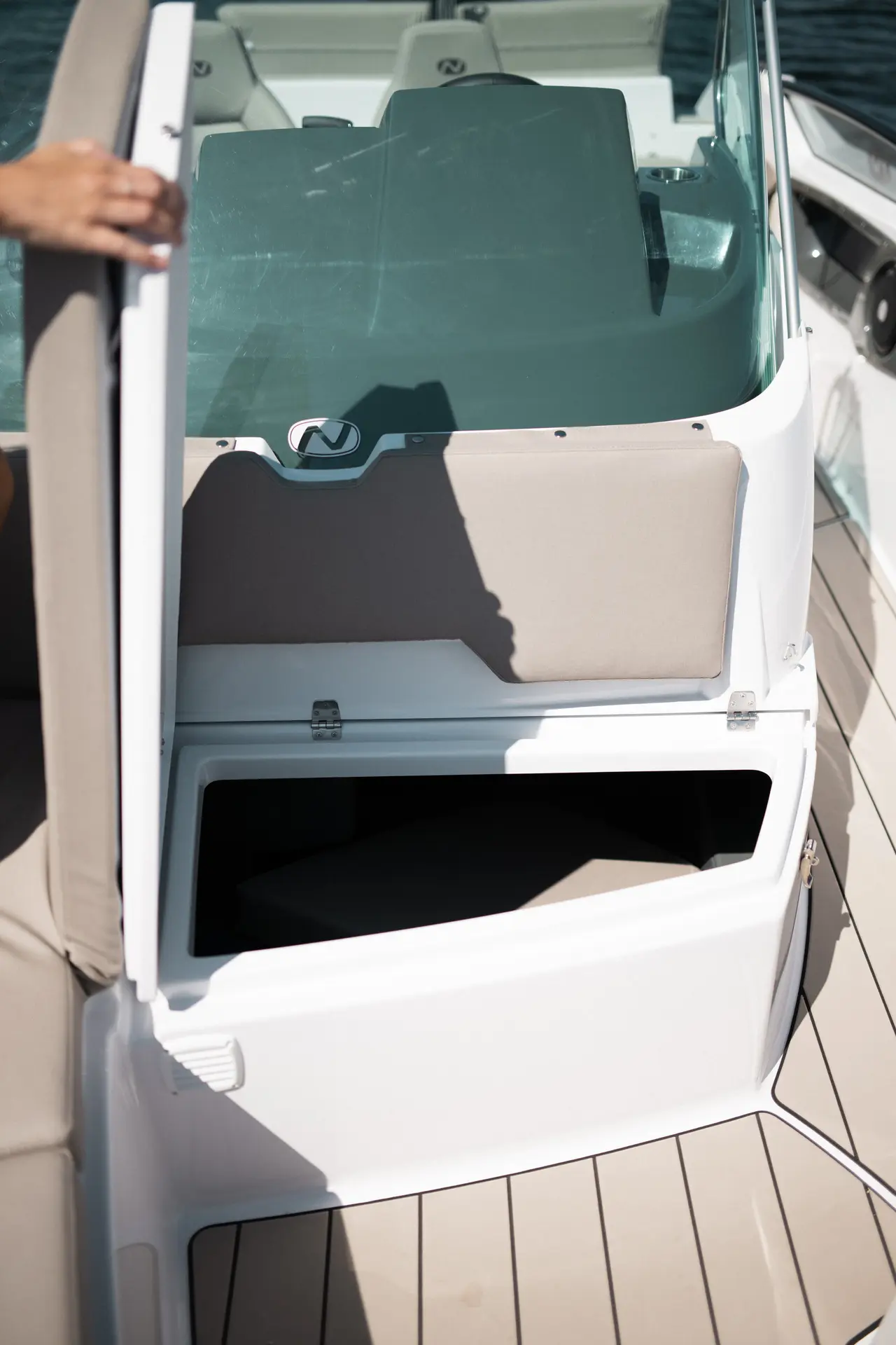 Nordkapp Enduro 605 exterior performance and deck image 28