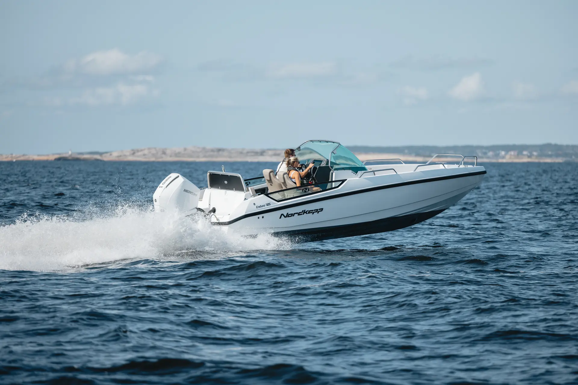 Nordkapp Enduro 705 exterior performance and deck image 1