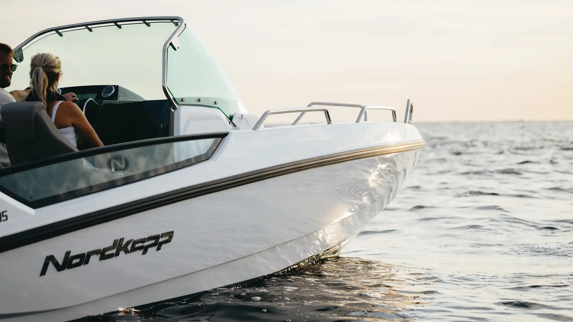 Nordkapp Enduro 705 exterior performance and deck image 14