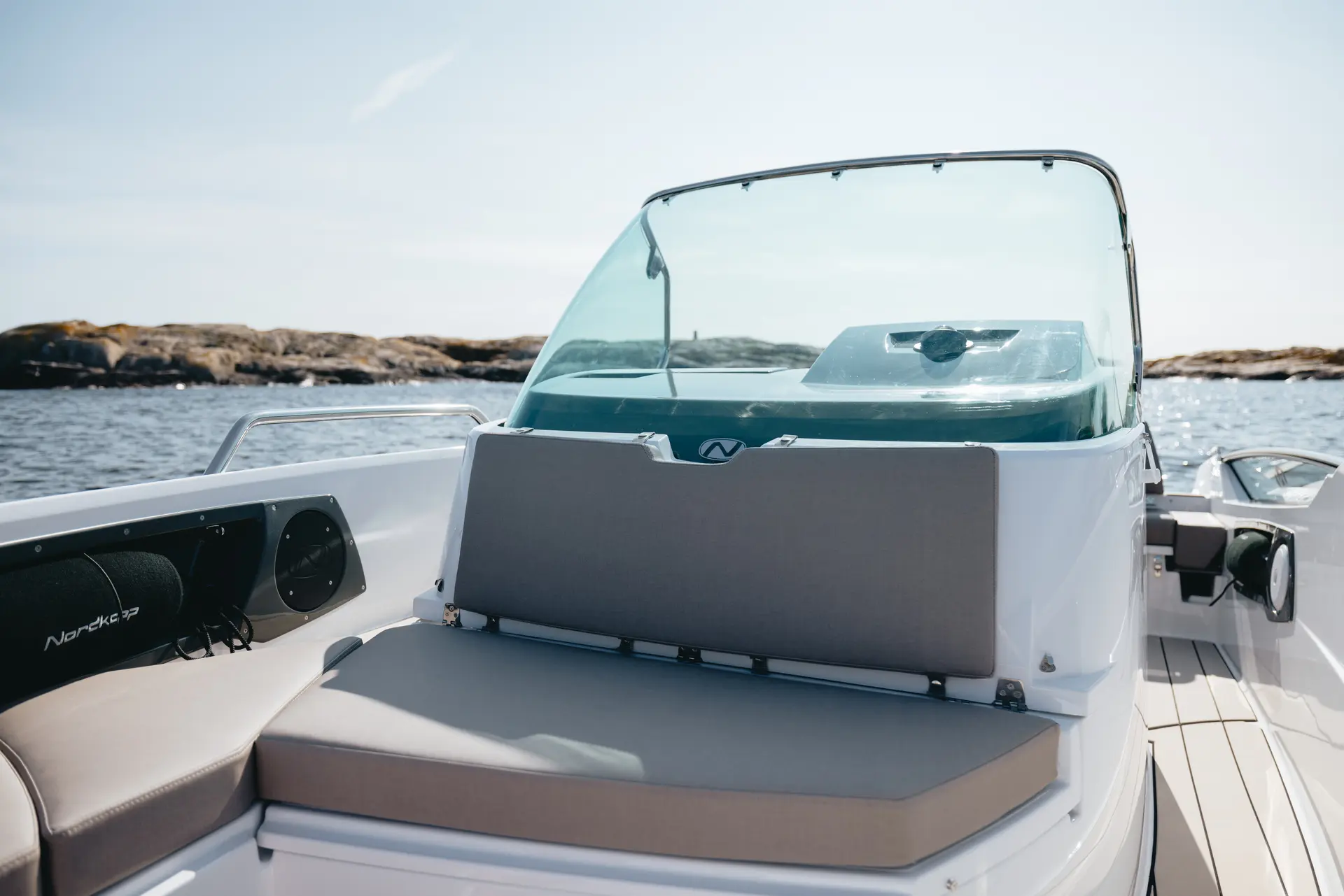 Enduro 705 convertible bow sunbed
