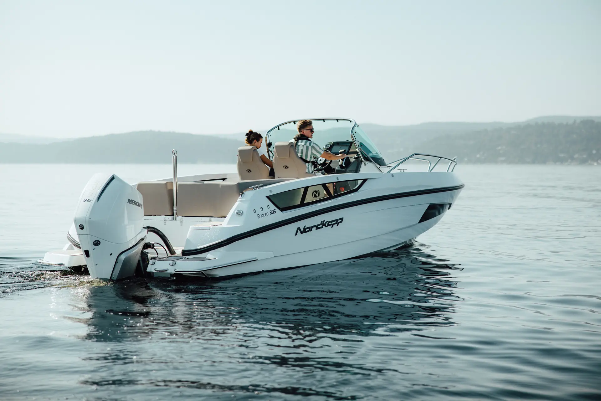 Nordkapp Enduro 805 exterior performance and deck image 16