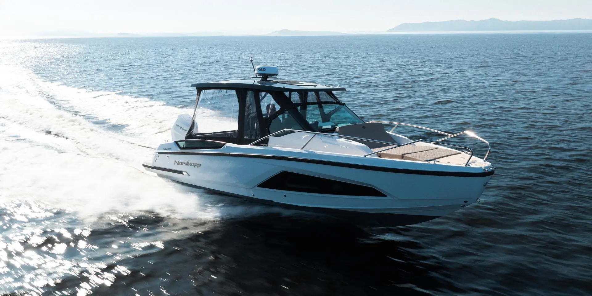 Nordkapp Enduro 830 exterior performance and deck image 13