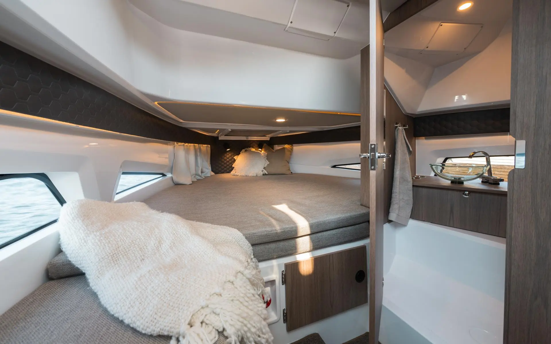 Enduro 830 large sleeping cabin