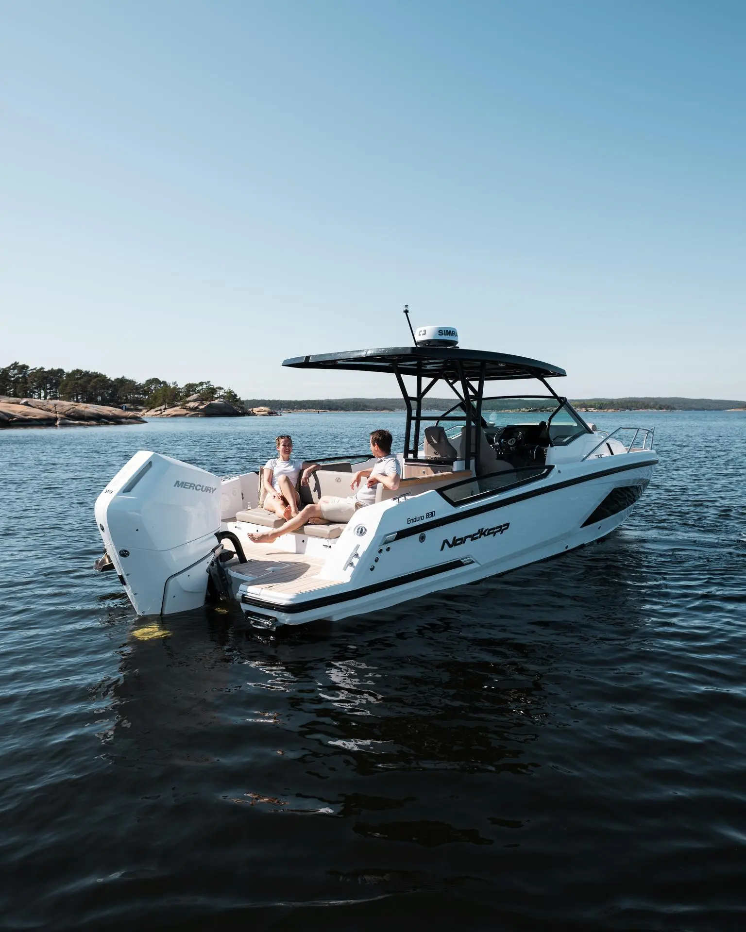 Nordkapp Enduro 830 exterior performance and deck image 19