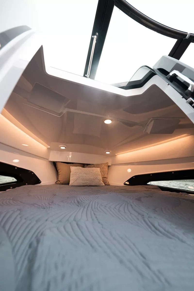 Noblesse 660 protective cabin