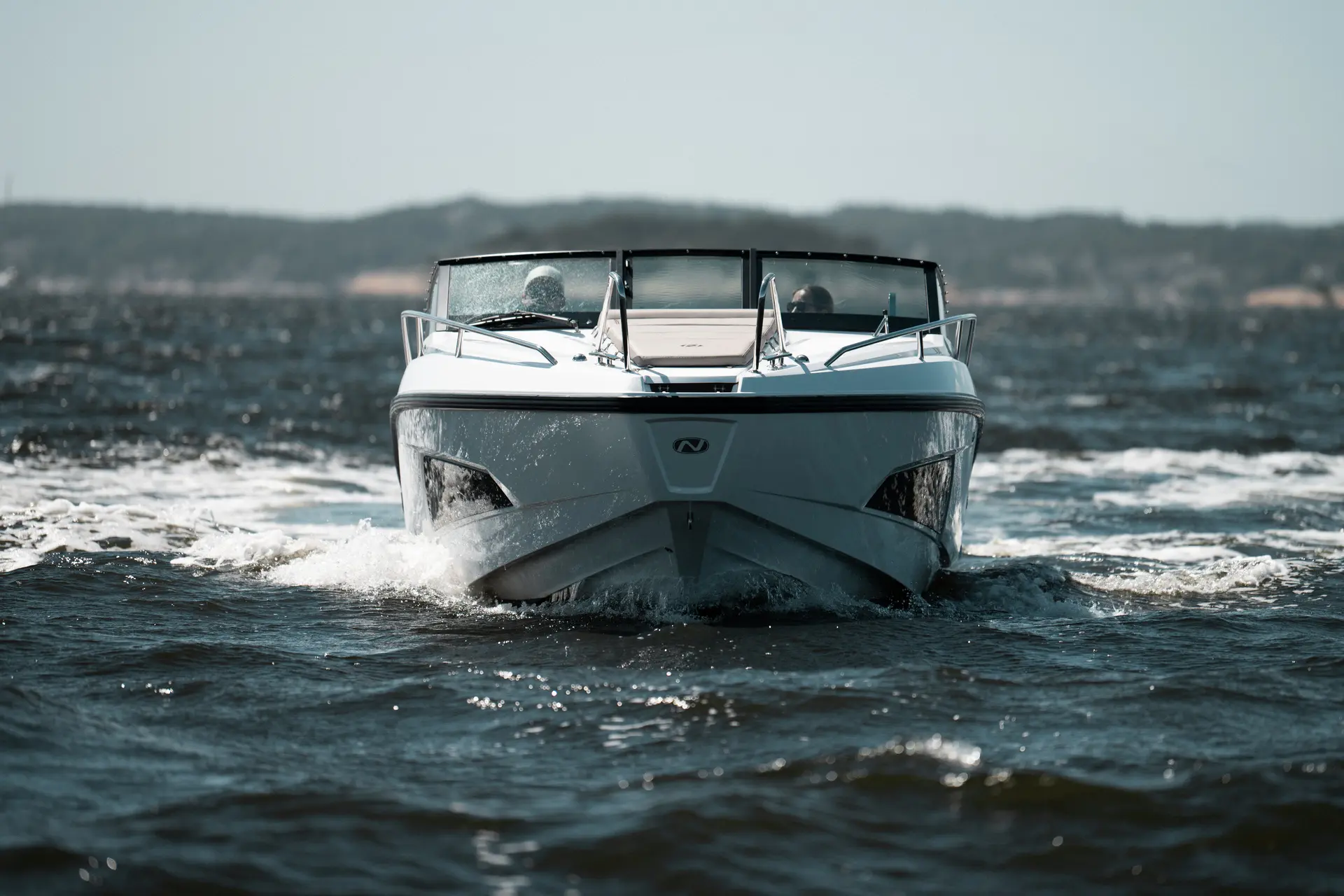Nordkapp Noblesse 720 exterior performance and deck image 17