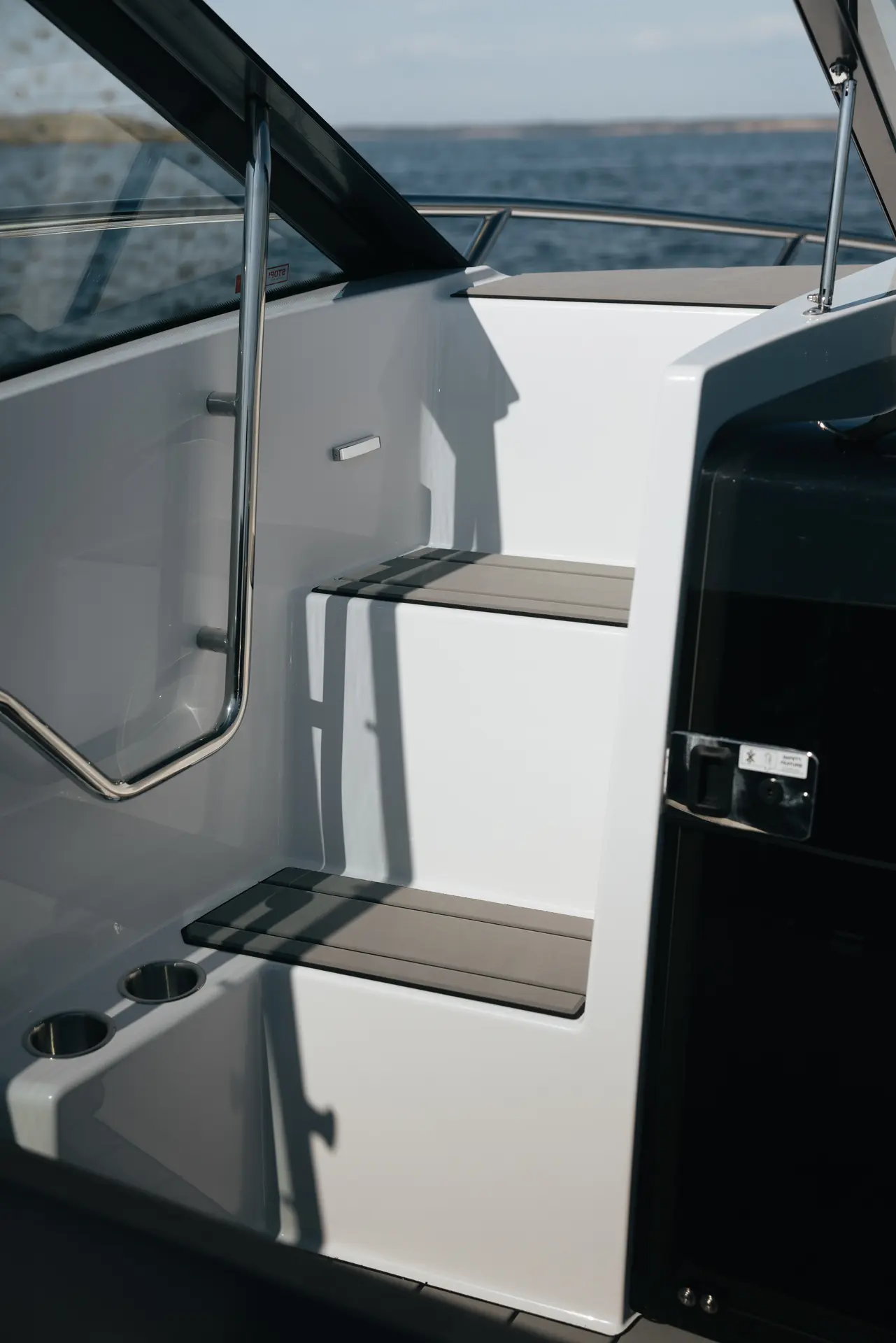 Nordkapp Noblesse 830 exterior performance and deck image 9