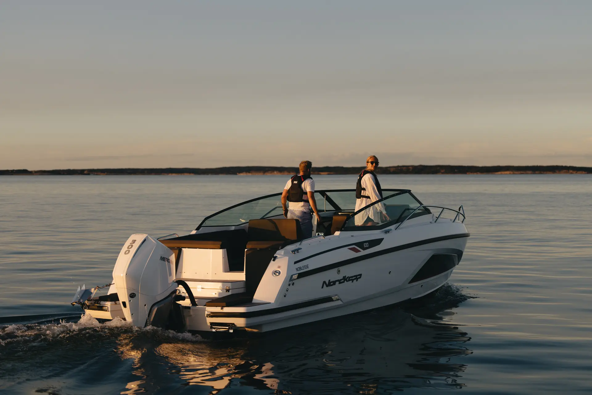 Nordkapp Noblesse 830 exterior performance and deck image 12