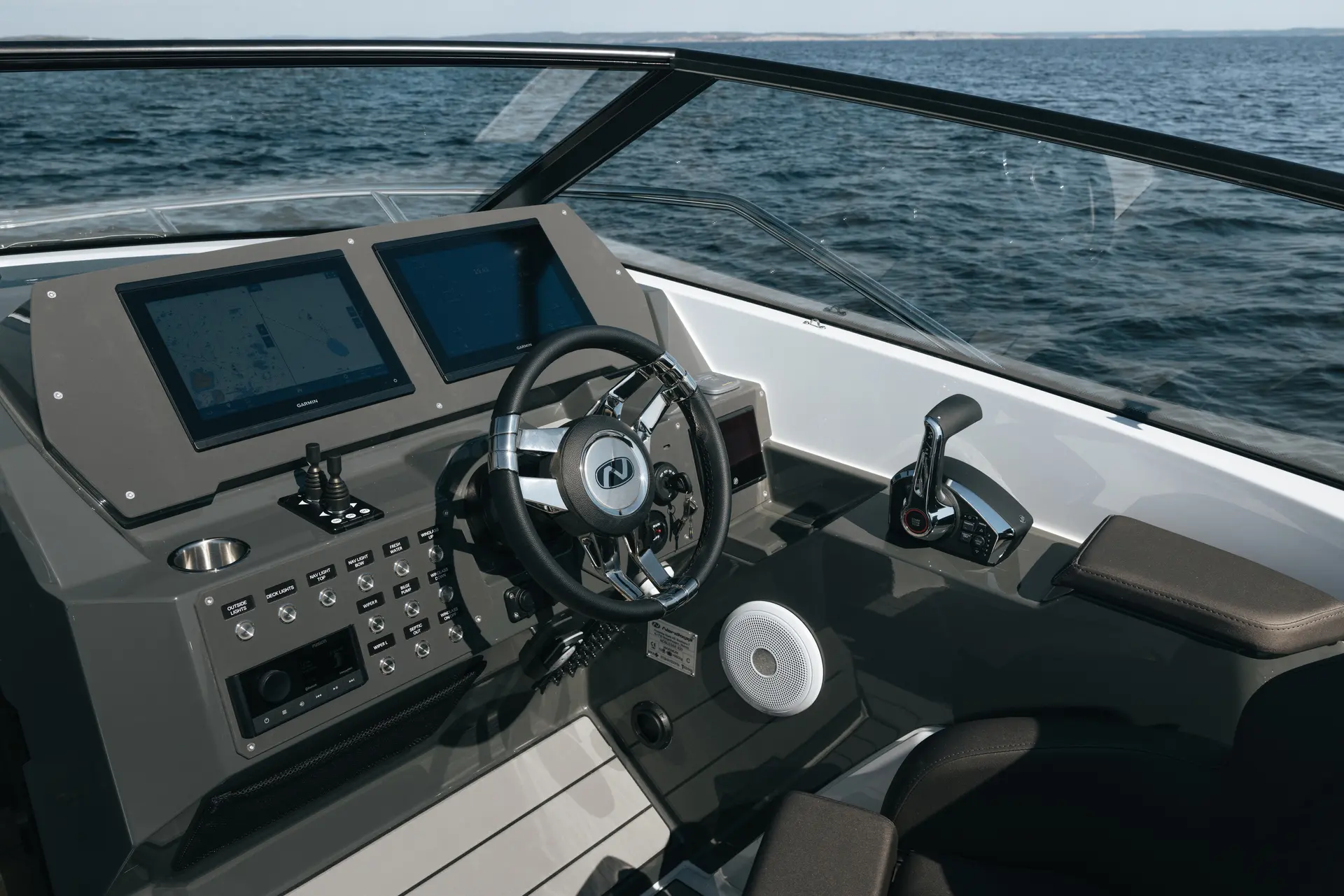 Noblesse 830 confident command