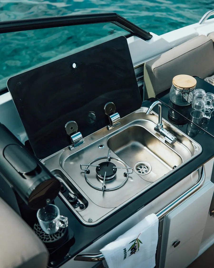 Nordkapp Noblesse 830 exterior performance and deck image 24