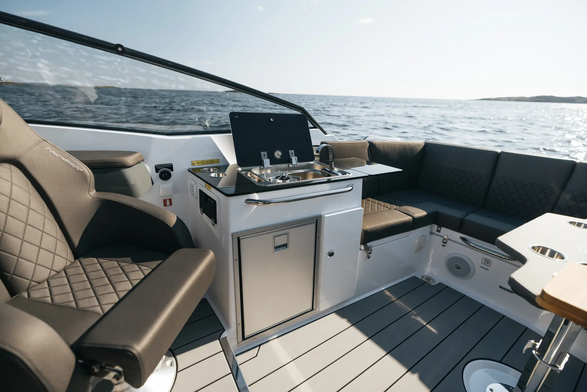 Nordkapp Noblesse 830 exterior performance and deck image 34