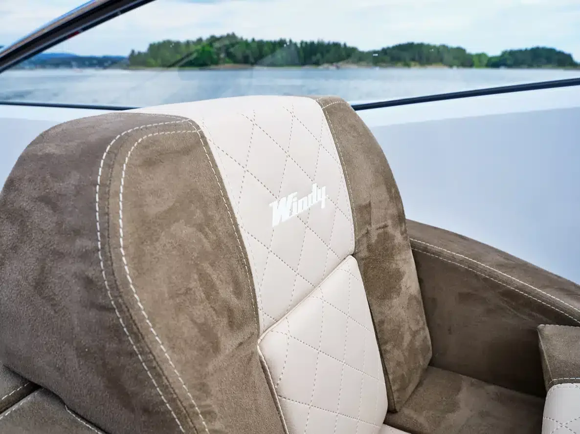 WINDY 32 GRAND ZONDA interior 4