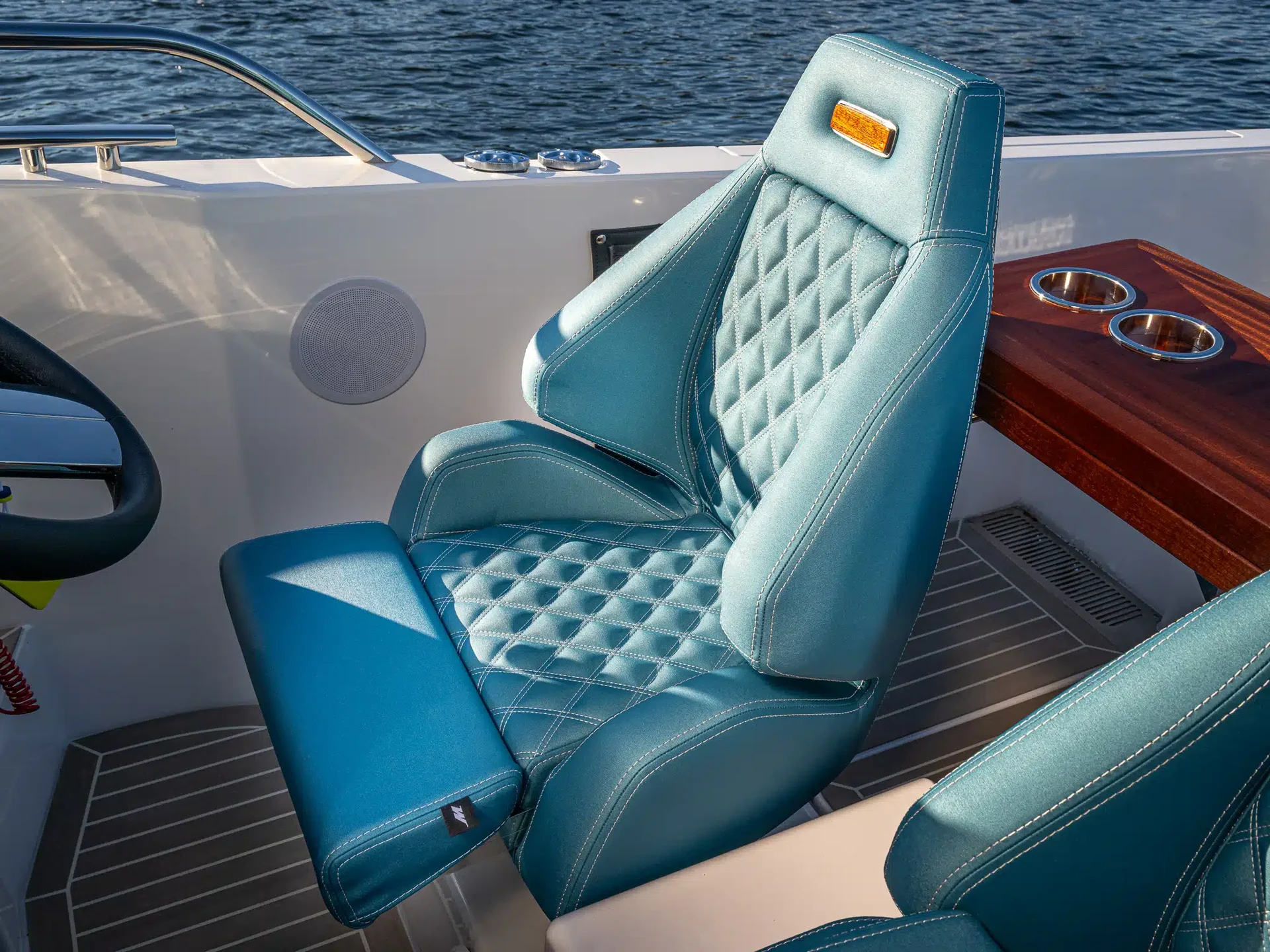 WINDY SR28 interior 6