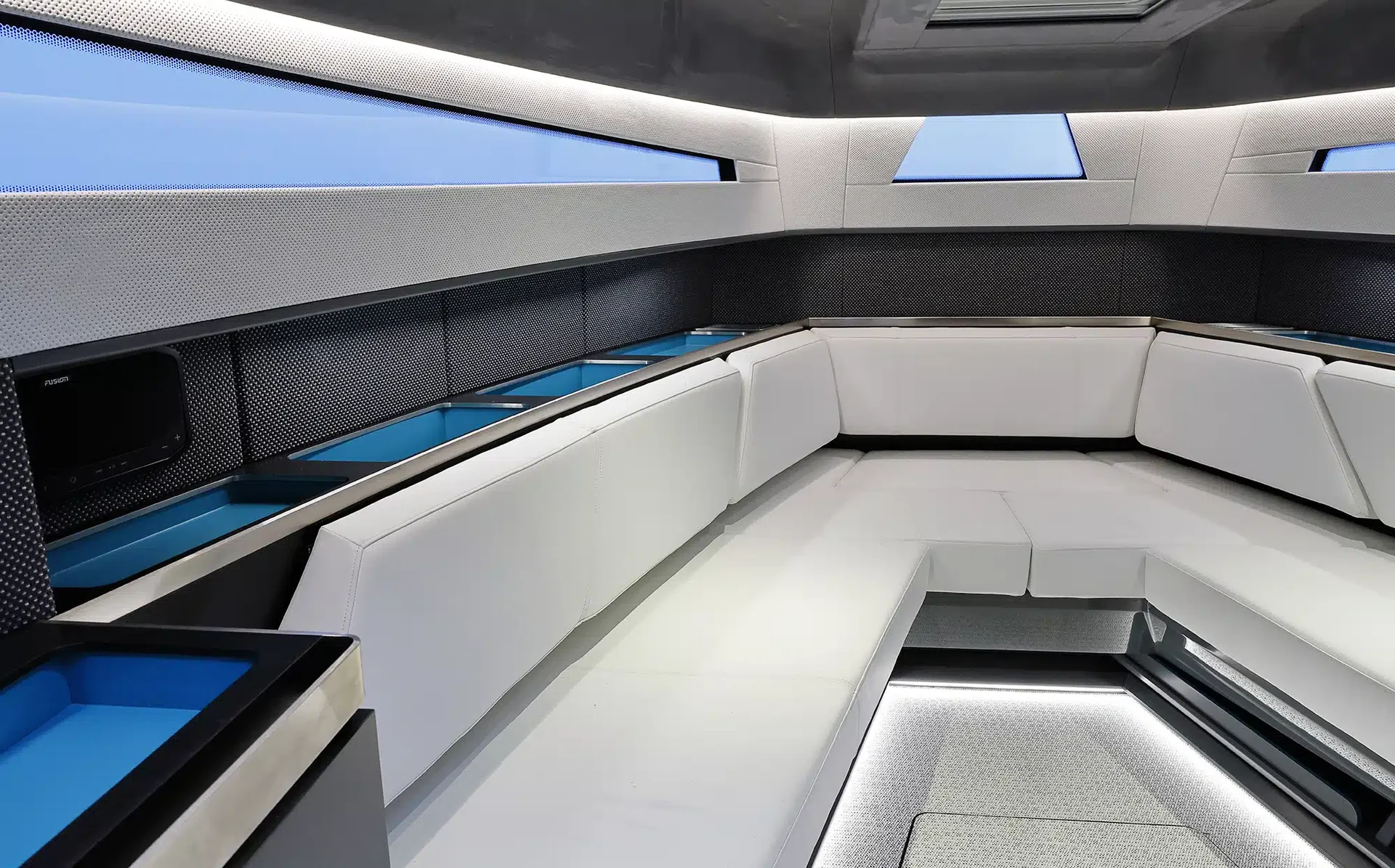 WINDY SR40 interior 1