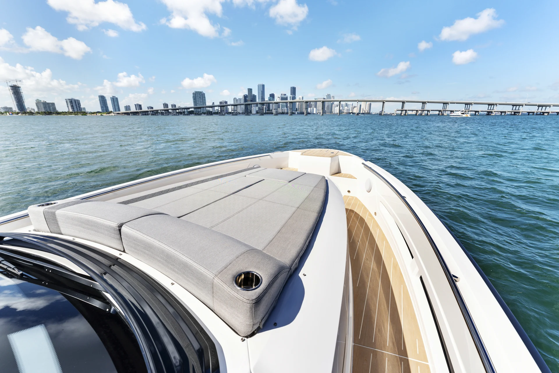 WINDY SR44 exterior 7