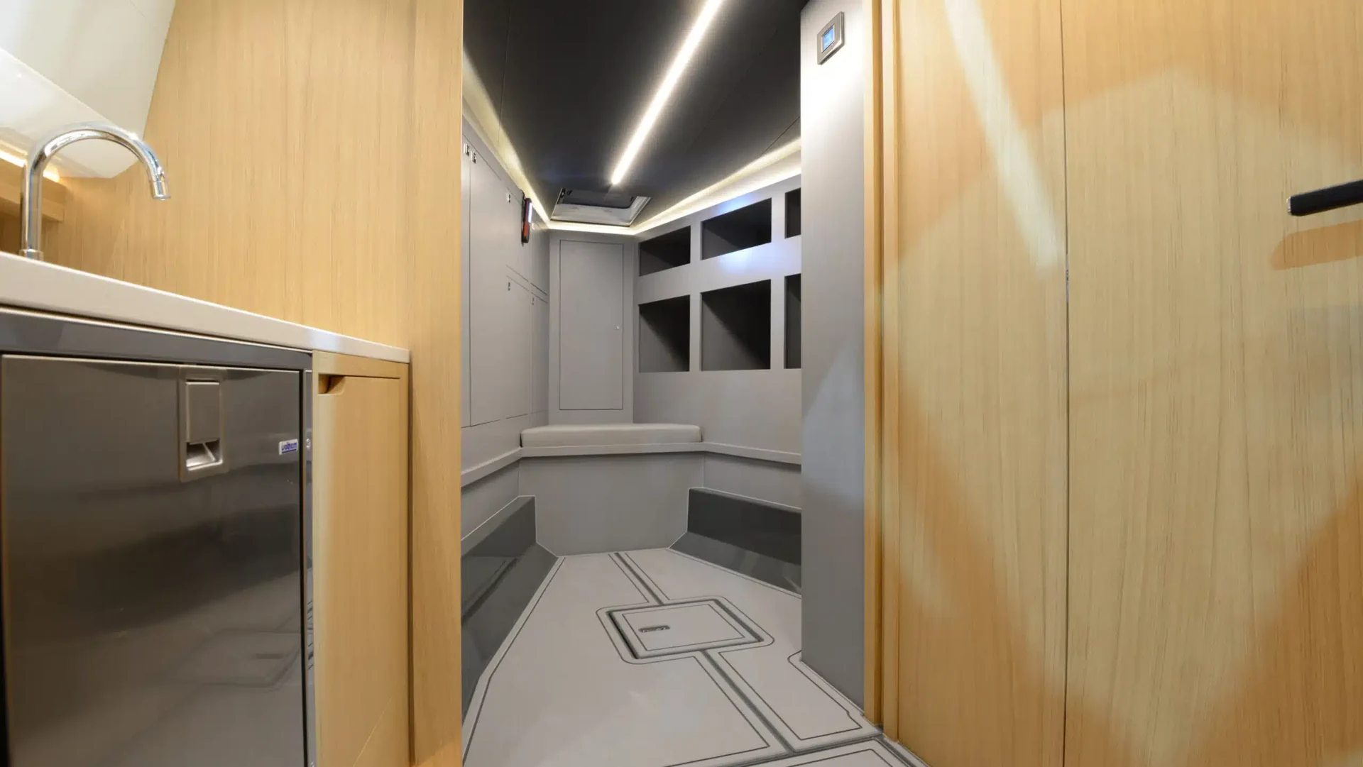 WINDY SR44 interior 2